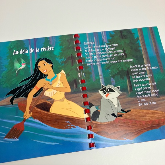 Rare Vintage Pocahontas Livre Français Chantons-Ensemble 1995 French Songbook - Picture 3 of 8